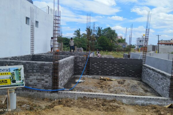 Experienced building contractors constructing modern homes in Chennai