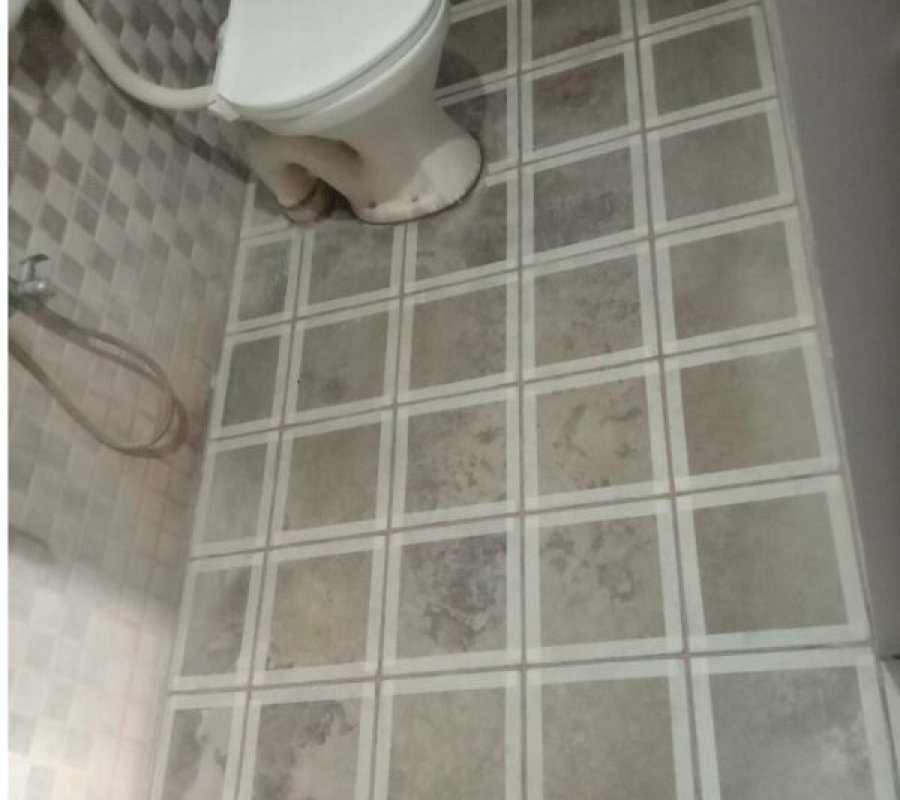 Decorative epoxy resin flooring installation for modern commercial space